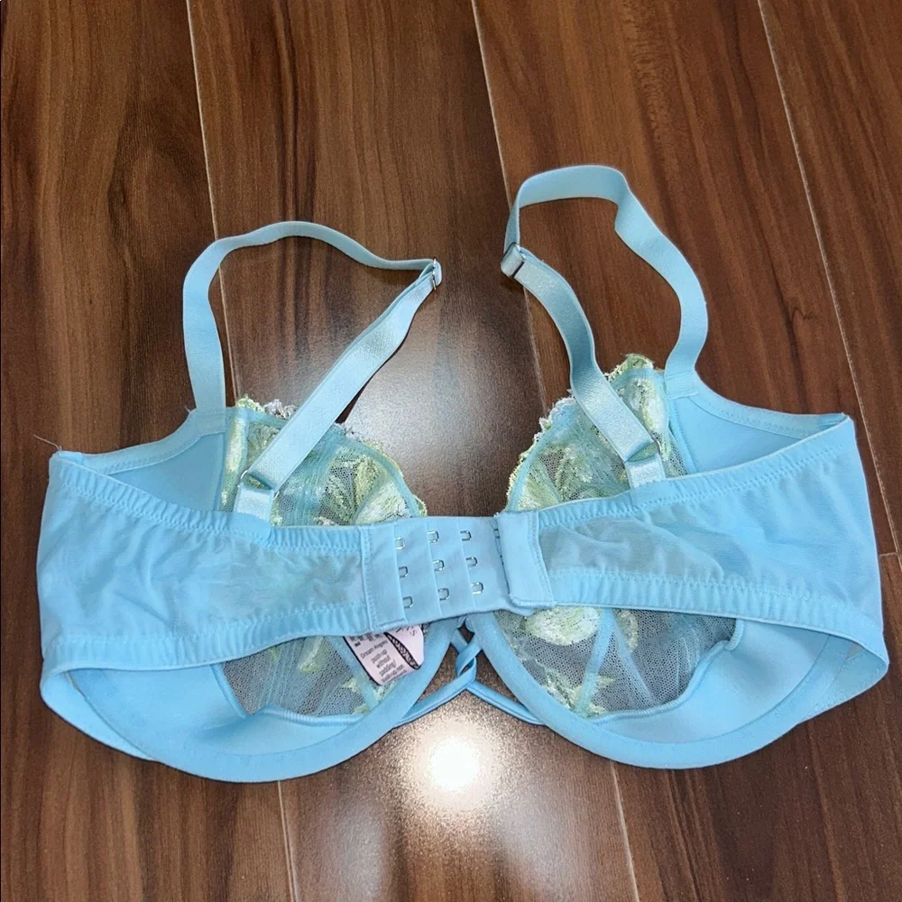 34DDD Victoria’s Secret push-up without padding bra